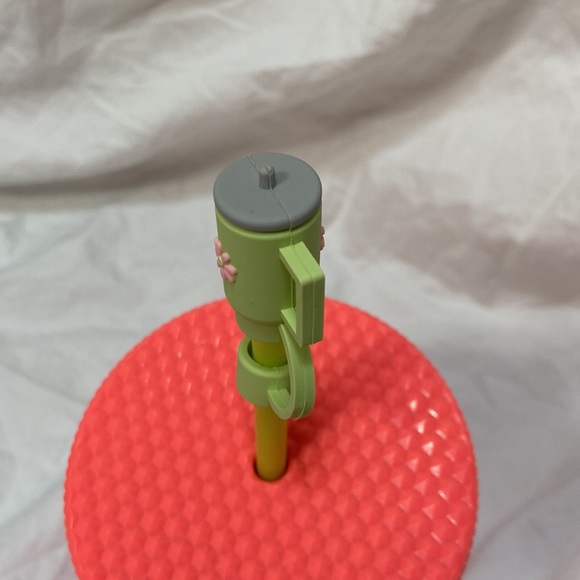 SHEIN green pack of 2 silicone straw cover cap for Stanley Cup. Straw toppers. - Picture 5 of 15